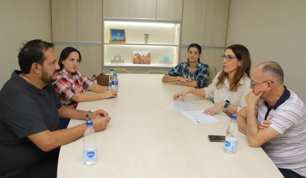 Vereador Hilton Marques e Deputado Estadual Paulo Fiorilo em Reunião com a Gerente de Captação Brasil do Hospital de Amor - Vereador Hilton Marques